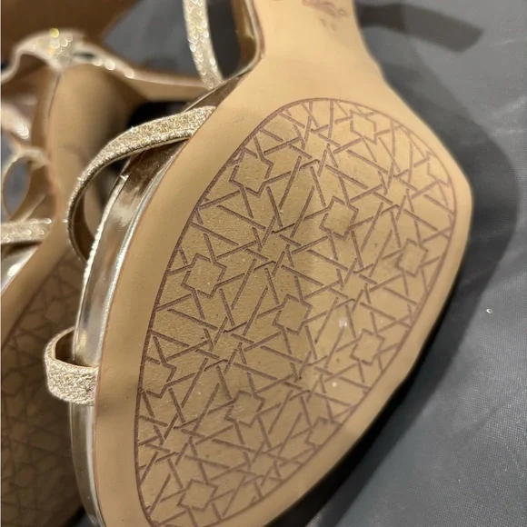 Jewel by Badgley Mischka Glittering Gold Heels New With Defects - Picture 8 of 11